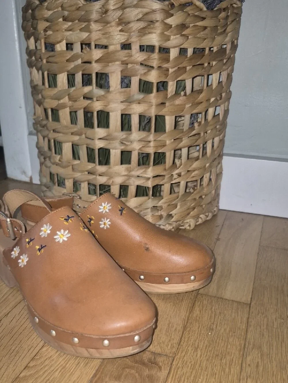 Zara Girls Brown Leather Floral Embroidered Clogs
